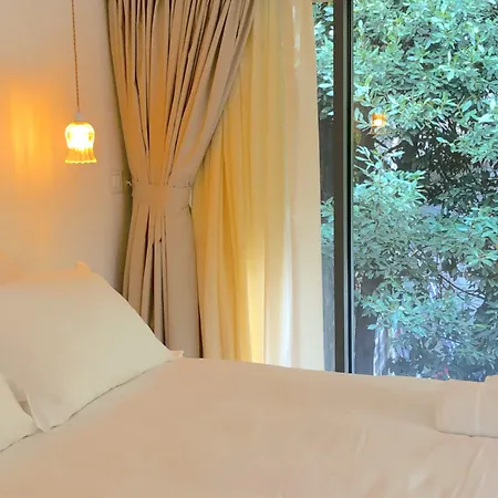 Les Nuits Petillantes Guest house